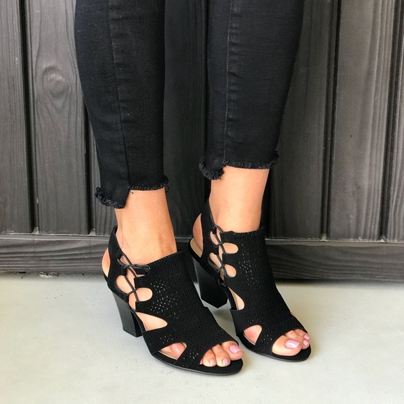 NIB Open Toe Perforated Elasticize Side Sandal - Picture 2 of 8